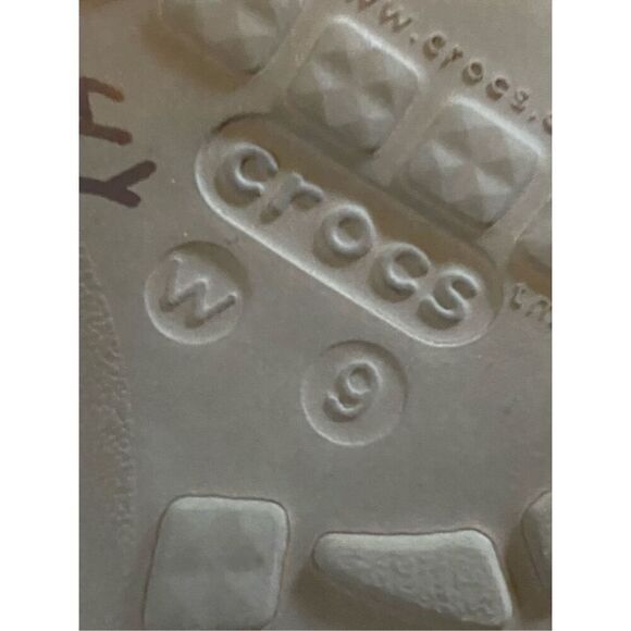 Womans Crocs Tan Sandals Size 9 - Picture 4 of 5